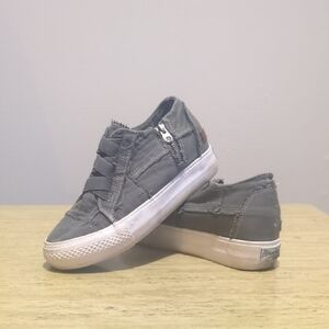 Blowfish Charcoal Slip-On Shoes with Zipper